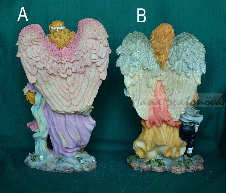 Andělka romantik s dárečkem - výška 14,5cm