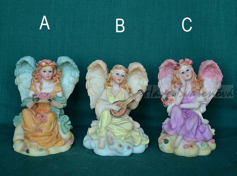 Andělka romantik s kyticí- výška 8,5cm