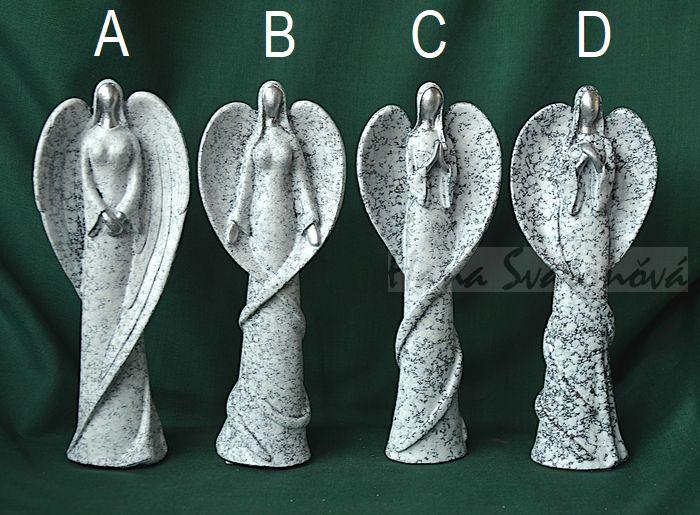 Anděl se stočenými křídly s rukama sepnutýma dole - výška 17cm
