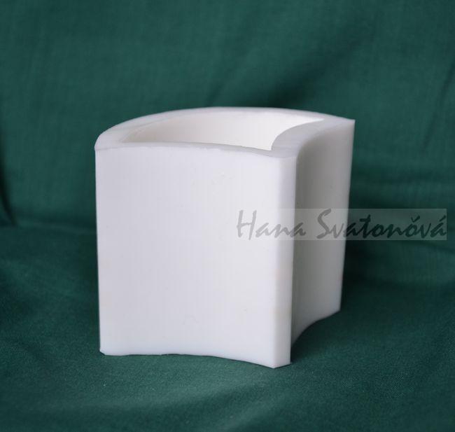 Segment 1, nízký rovný s ostrou hranou, výška 5cm